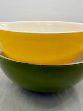 Vintage Pyrex Cinderella Mixing Bowls - Model 444 (Green) & 443 (Yellow) - USA